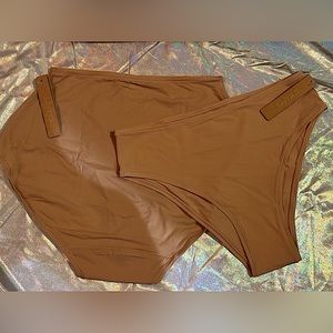 SKIMS Fits Everybody Cheeky/full briefs